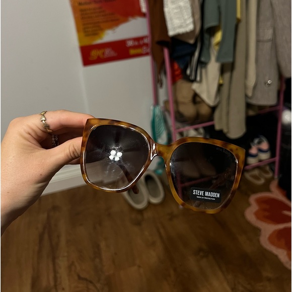 STEVE MADDEN sunglasses - Picture 6 of 11